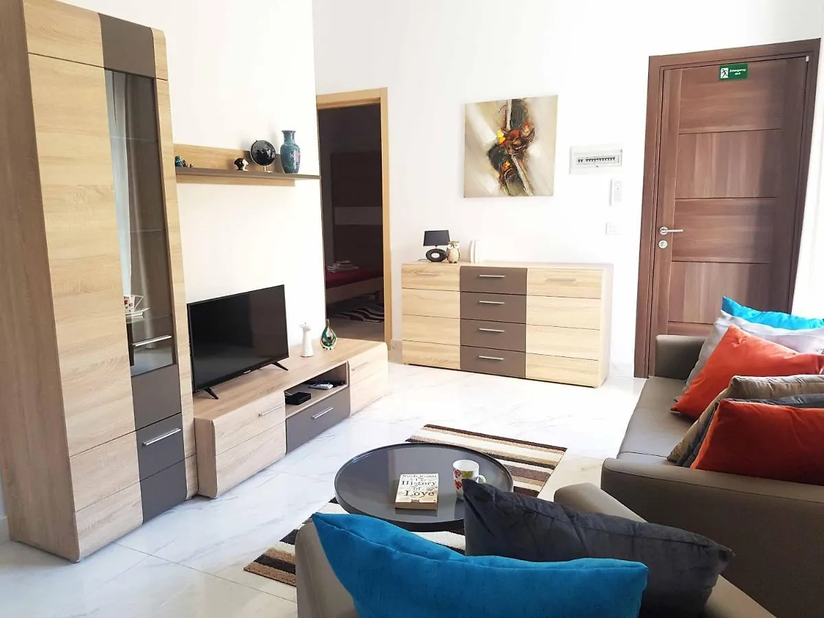 Ac1- Prime Location 3 Bedroom Apt In St.Julian'S San Giuliano Malta