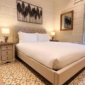 Typical Maltese Maisonette In St.julians Appartamento